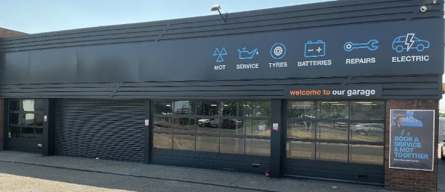 Halfords Garage Services Reading branch