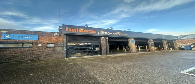 Halfords Garage Services Bletchley branch