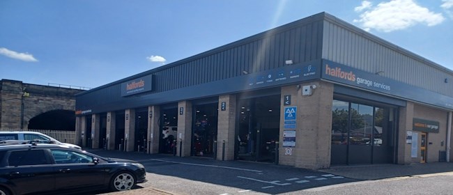 Halfords Garage Services Huddersfield (Bradford) branch