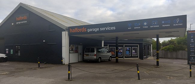 Halfords Garage Services Salisbury (New Bridge Road) branch